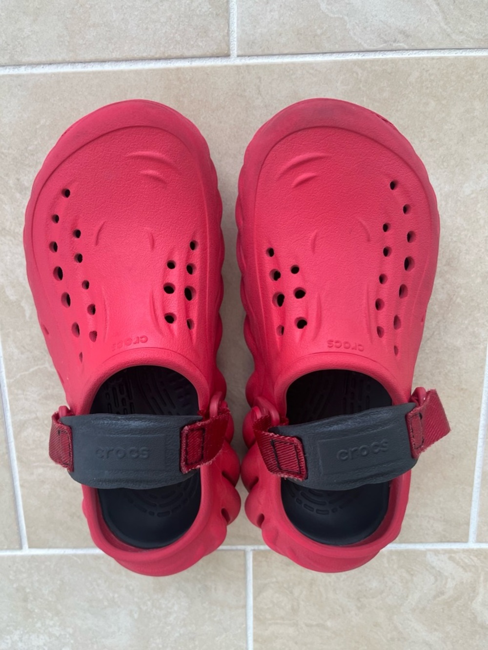 Kids’ echo crocs, size J4